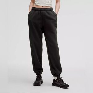 NEW Lululemon Scuba Mid Rise Oversized Jogger Regular Black Sz S